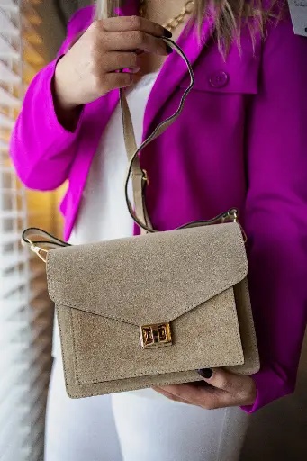 [AMST-Stacey-SuedeZand-04  code barre 2100000085952750] Sac Agathe 